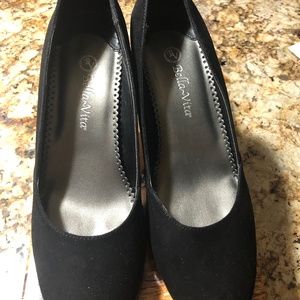 Bella Vita "Beta" black suede and tortoise pumps